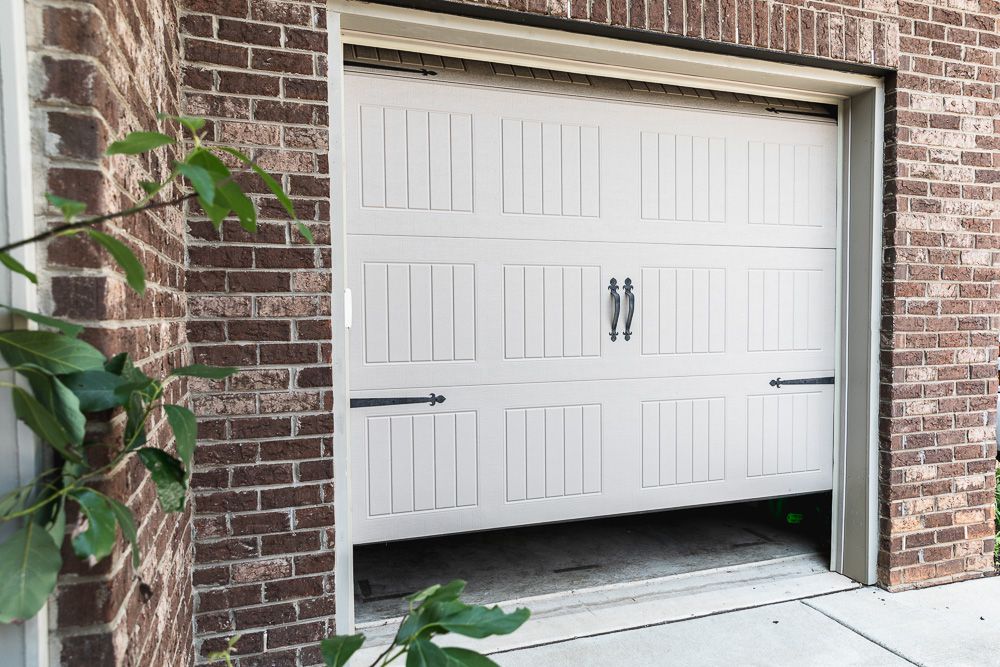You are currently viewing Prioritizing Safety: A Guide to Operating Your Garage Door Securely